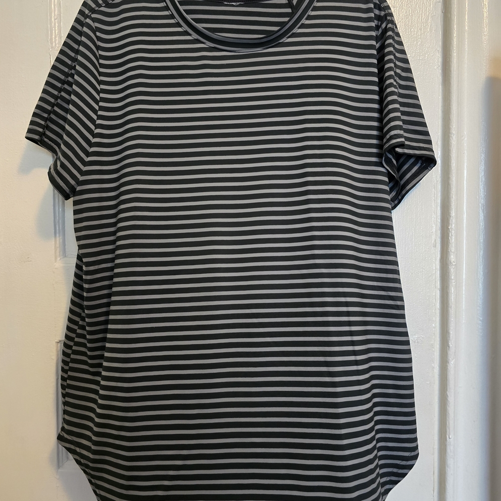 Columbia Black and Gray Boxy Short Sleeve Tee